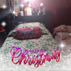 Meet your Posher, Edwina